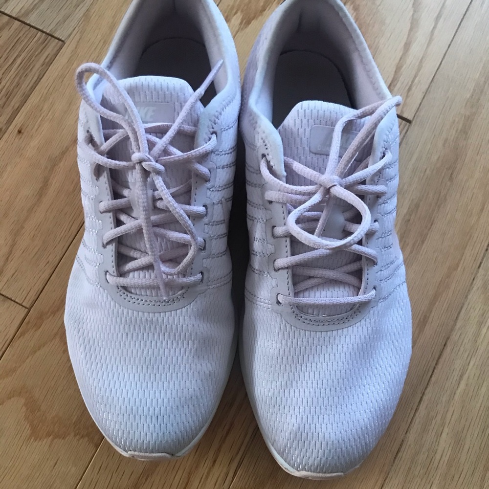 Nike dualtone racer. Girls